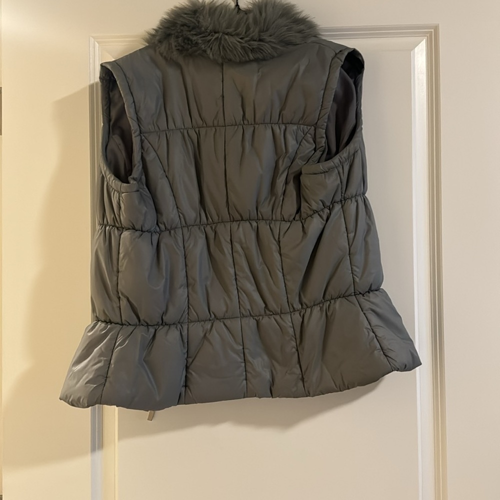 Vest - Picture 3 of 3